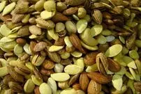 چه مقدار آجیل و شیرینی‌جات در روز مصرف کنیم؟
