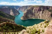 رودخانه‌ای که «به بالا» می‌رود | راز ۱۵۰ ساله سبزترین رود آمریکا فاش شد