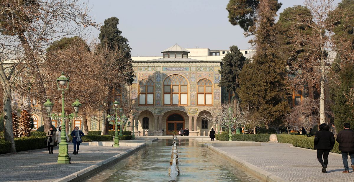 (عکس) سفر به تهران قدیم؛ کاخ گلستان ۷۷ سال قبل