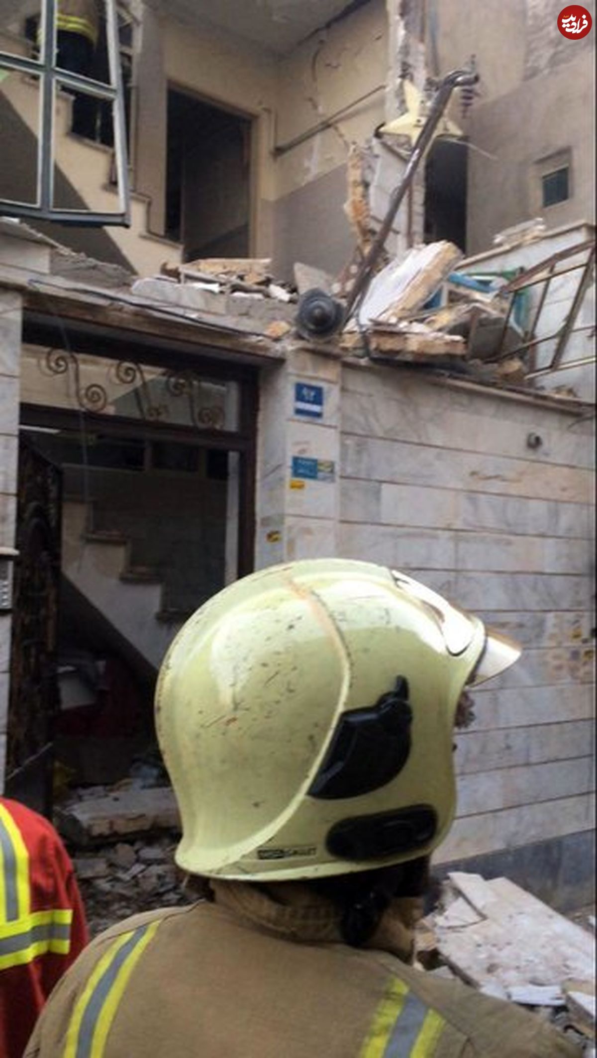 آپارتمانی سه‌طبقه در تهران بر اثر انفجار تخریب شد