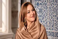 عکس| خرم سلطان ۴۴ ساله شد؛ مریم اوزرلی با یک استایل متفاوت تولدش را جشن گرفت