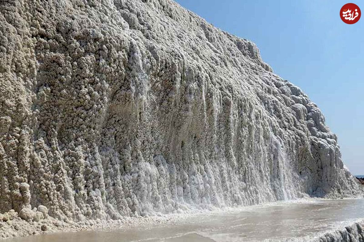 (ویدئو) تصاویری دیدنی از تنها آبشار ۲۵ متری نمکی جهان در ایران