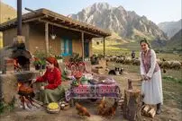 ببینید| غذای روستایی در ایران؛ پخت قابلی پلو محبوب افغان ها با مرغ در طبیعت گیلان