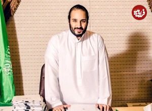 عکس؛ سفر در زمان؛ «محمد بن سلمان 12 ساله» در حال قایق سواری با دوست اش؛ سال 1376