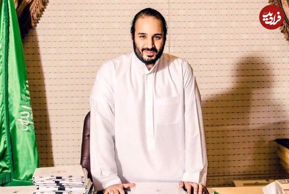 عکس؛ سفر در زمان؛ «محمد بن سلمان 12 ساله» در حال قایق سواری با دوست اش؛ سال 1376