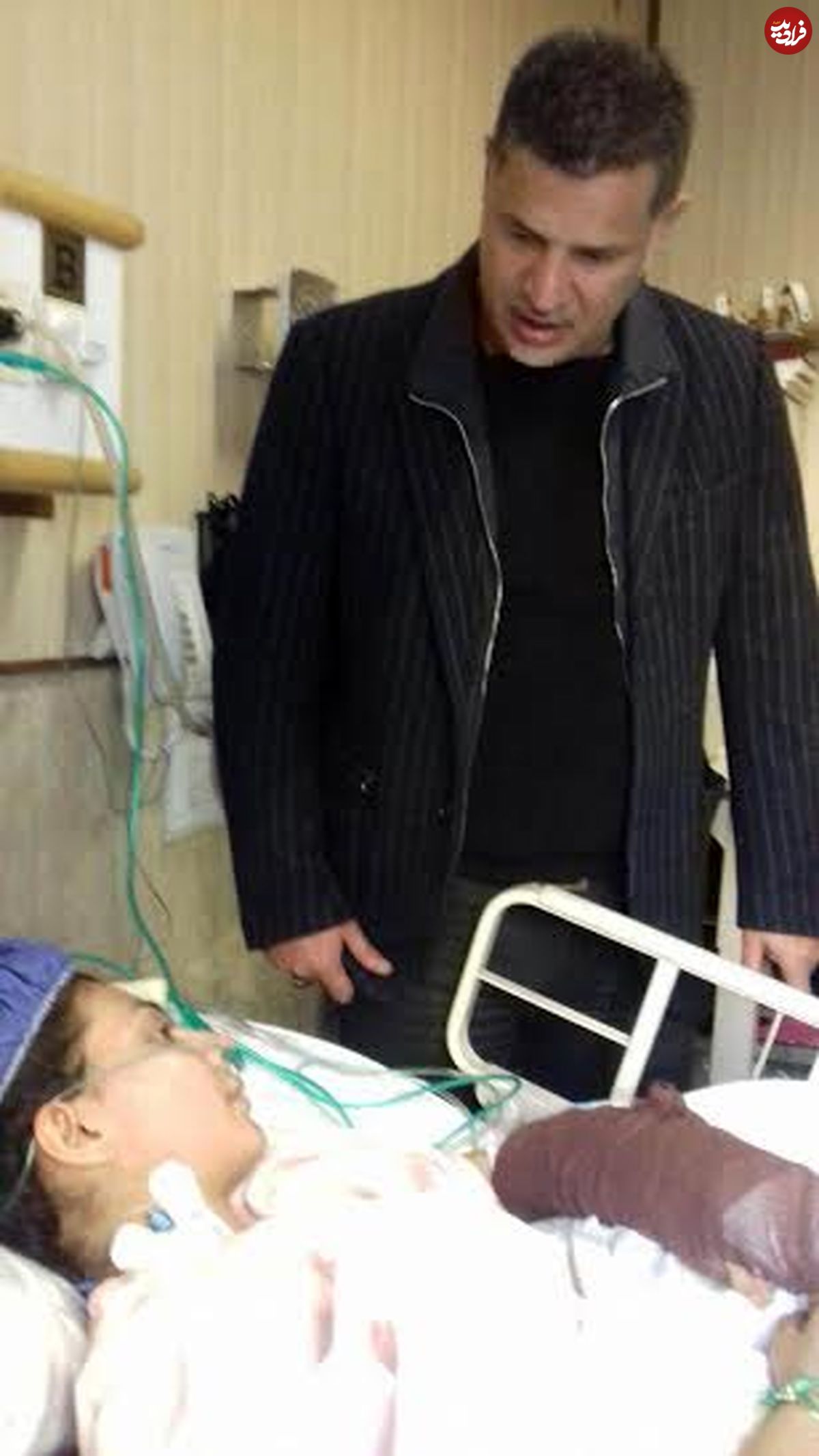 عکس/ اشک علی دایی در عیادت از دخترملی پوش