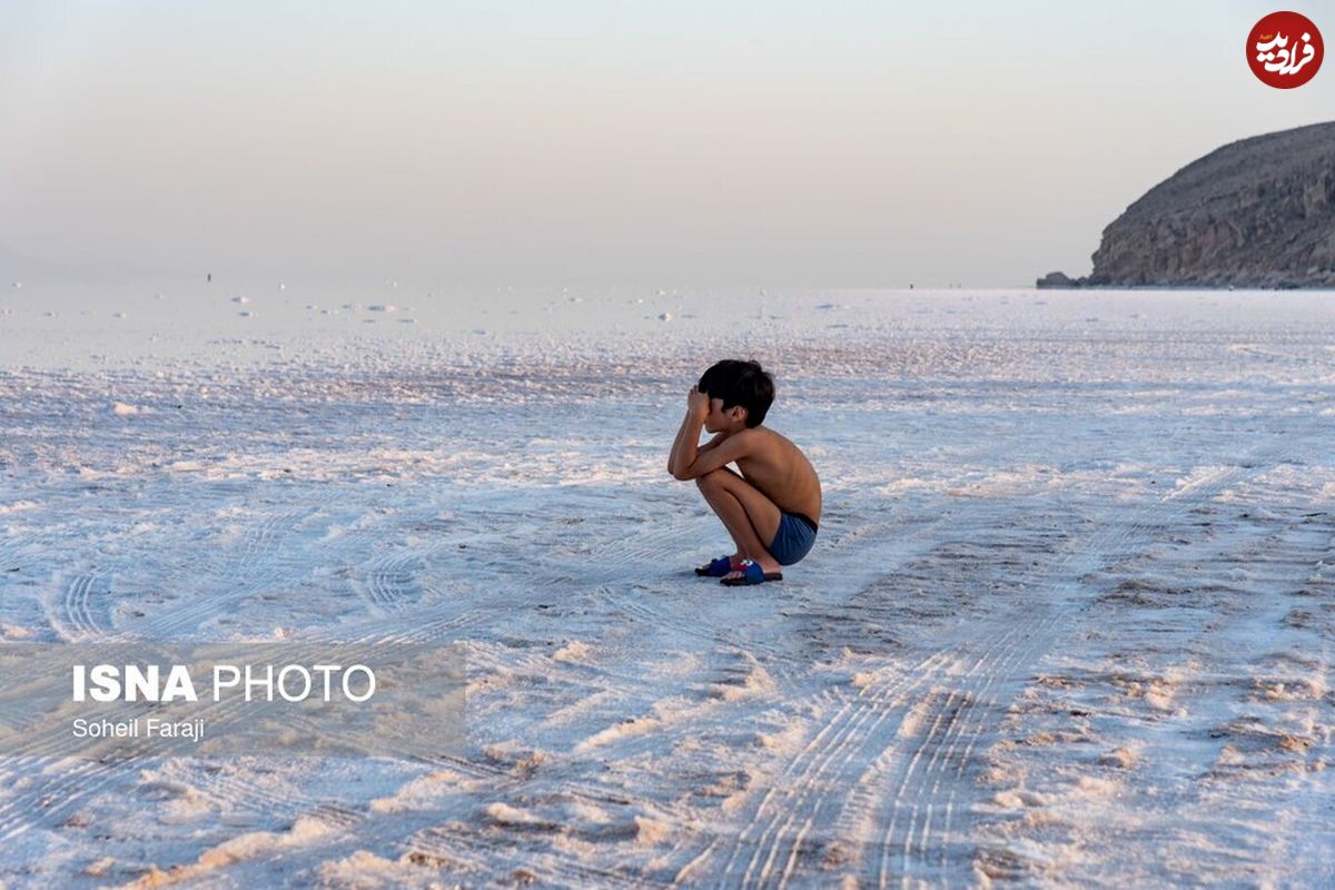تصاویر/ زنگ خطر برای ایران؛ دریاچه ارومیه خشک شد!