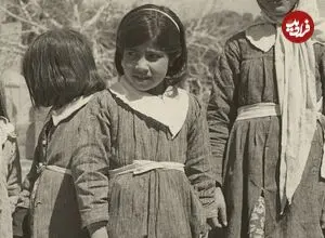 عکس| سفر زمان؛ دختران اهل ماهان کرمان با لباس مدرسه؛ 75 سال قبل
