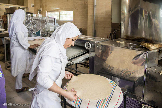 تصاویری از یک نانوایی که توسط ۲ زن اداره می‌شود