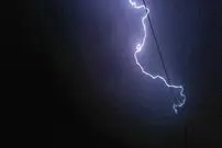 تصاویری شگفت‌انگیز از رعد و برق در آسمان اهواز