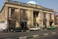 (عکس) تهران قدیم؛ «اتوبوس ها و خودروهای کلاسیک» در خیابان سعدی جنوبی؛ دهه 40