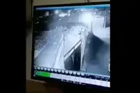 (ویدئو) سرقت باورنکردنی گاوصندوق سنگین با موتورسیکلت