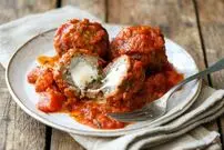طرز تهیه ﮔﻮﺷﺖ ﻗﻠﻘﻠﯽ ﻣﻐﺰﺩﺍﺭ ﯾﻮﻧﺎﻧﯽ؛ یک غذای مجلسی خوشمزه