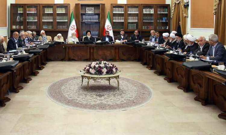 تصاویر/ حواشی و متن حضور احمدی‌نژاد در جلسه مجمع تشخیص