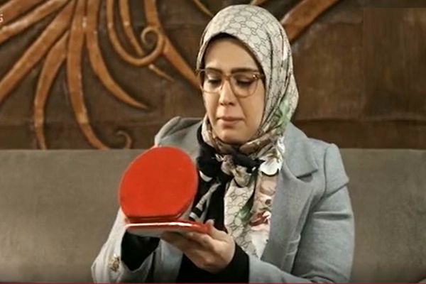 عکس| سفر زمان؛ «مژگان عباسی» (بچه مهندس 3) در 19 سالگی در کنار برج ایفل
