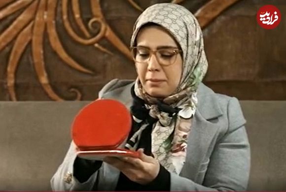عکس| سفر زمان؛ «مژگان عباسی» (بچه مهندس 3) در 19 سالگی در کنار برج ایفل