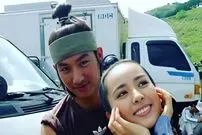 عکس| سفر به تاریخ؛ عکس یادگاری «اویی، ماری و یونگ‌پو» در پشت‌صحنه سریال «جومونگ»