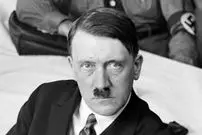 عکس| سفر در زمان؛ «هیتلر» در یک مهمانی در نورنبرگ؛ سال 1308