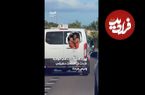 ببینید؛ آویزان شدن زندانی از پنجره خودروی انتقال زندانیان