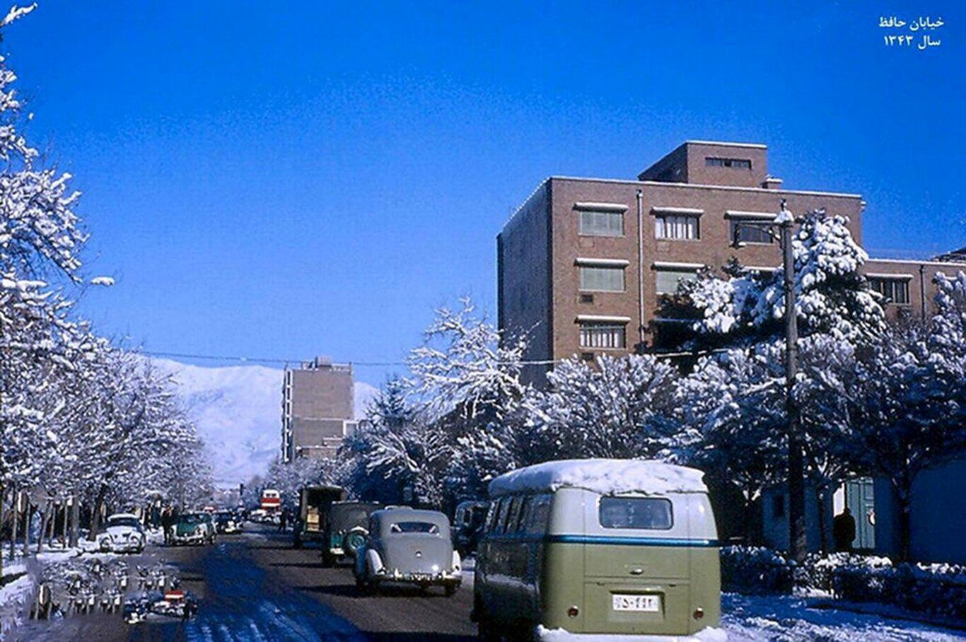 تصاویر خیابان‌های معروف تهران قدیم در روز‌های برفی