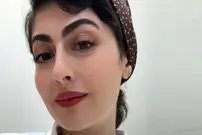 عکس| سفر زمان؛ «انیس» در حال نوازش یک سگ در پشت‌صحنه سریال «سوجان»