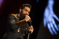 (ویدئو) اجرای آهنگ مشهور معین توسط علی زندوکیلی در اصفهان