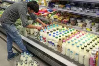 افزایش نرخ لبنیات روزانه شده است/ از زمزمه گرانی شیر خام تا چندبرابری قیمت مواد بسته‌بندی