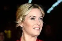 عکس| سفر در زمان؛ «رز فیلم تایتانیک» در پشت صحنه یک فیلم در لندن؛ سال 1384