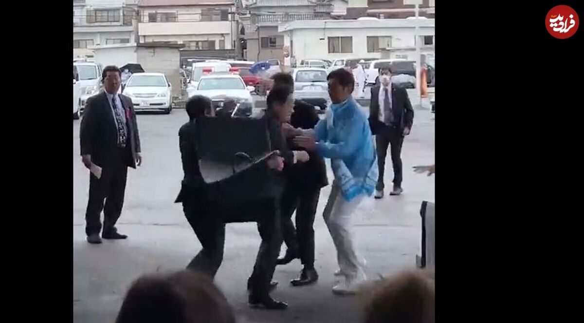 (ویدئو) لحظه حمله به نخست وزیر ژاپن از زاویه متفاوت