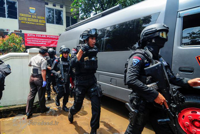 تصاویر/ بمبگذار در محاصره پلیس اندونزی