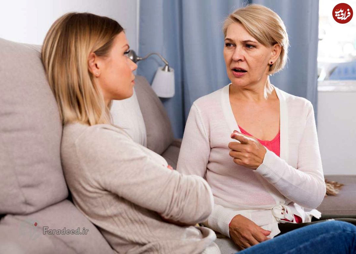 چرا زنان بالغ با والدین خود مشاجره میکنند؟