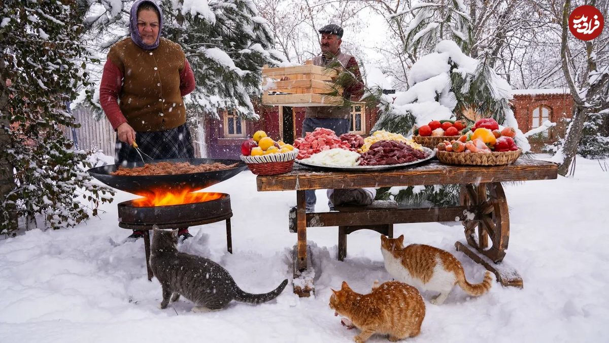 (ویدئو) غذای روستایی در آذربایجان؛ پخت غذا با جگر گاوی و سیب زمینی