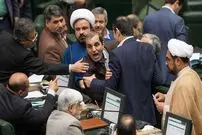 ماجرای عکسی پرحاشیه در صحن مجلس
