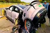 عکس| خودروی چینی در تصادفی عجیب از وسط نصف شد!