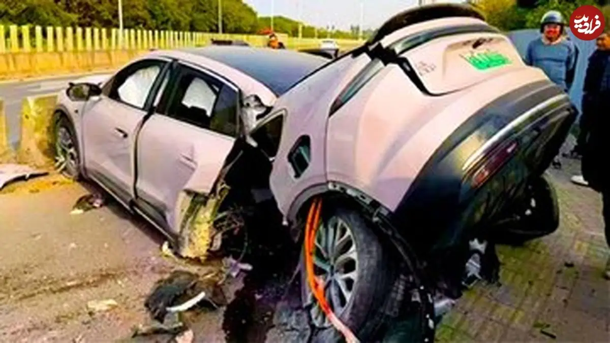 عکس| خودروی چینی در تصادفی عجیب از وسط نصف شد!