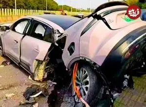 عکس| خودروی چینی در تصادفی عجیب از وسط نصف شد!
