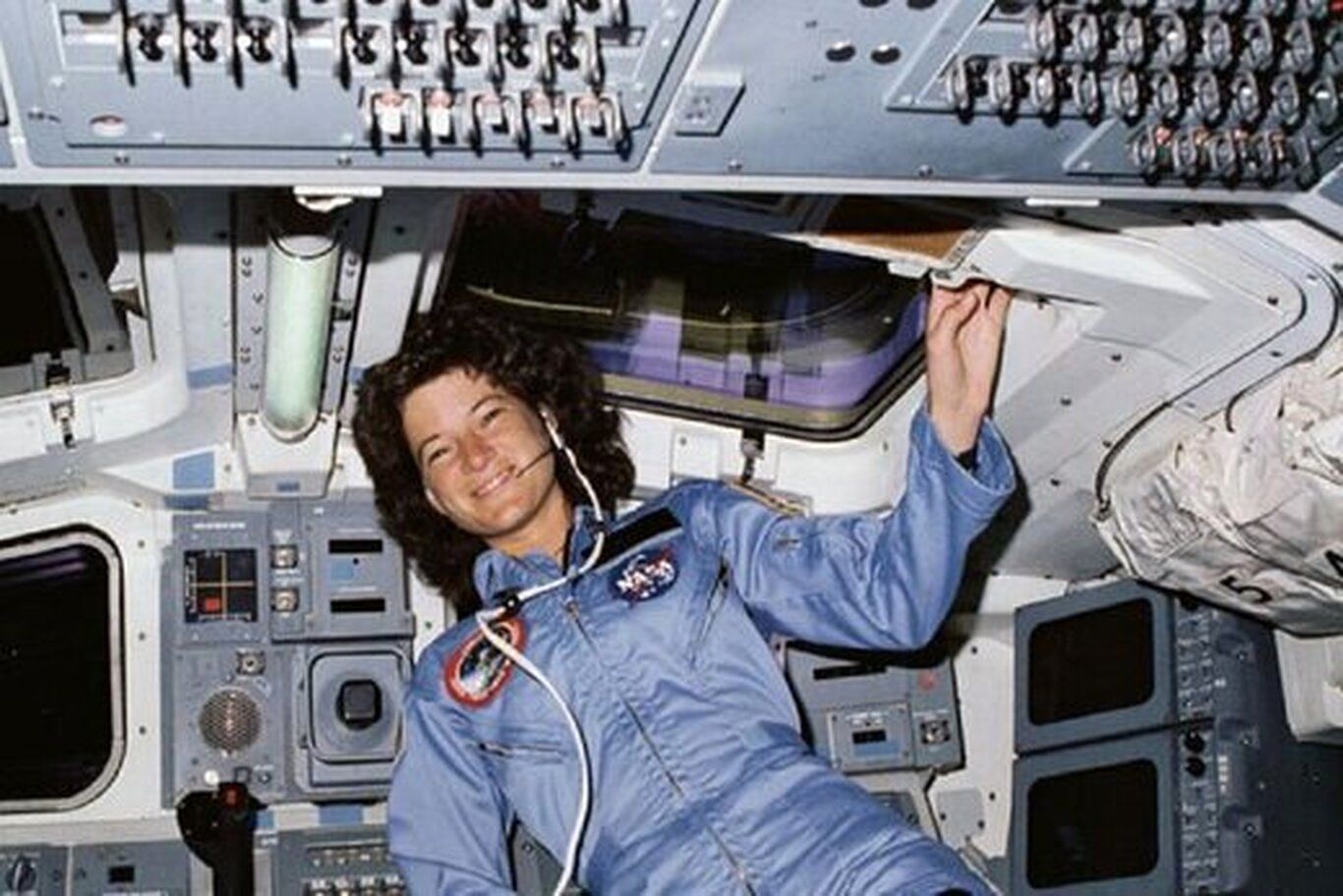 (عکس) رونمایی از مجسمه زن فضانورد سرشناس