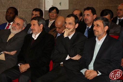 عکس/ اولین حضور بقایی در کنار احمدی‌نژاد پس از آزادی