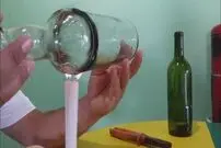 (ویدئو) ایده ای ساده و سریع برای برش زدن بطری شیشه ای با سیم مفتول