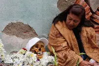 (تصاویر) جشن آیینی با جمجمه عزیزان مرده!