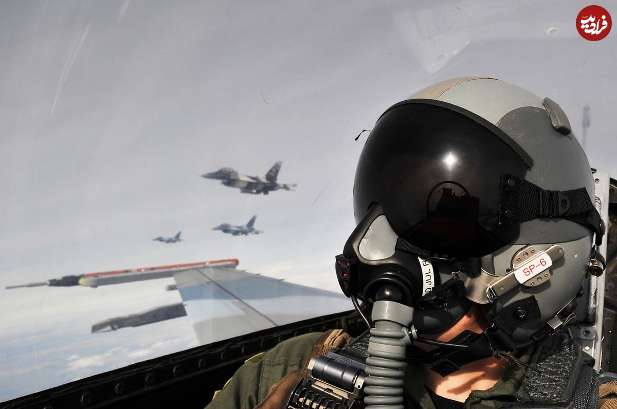 (ویدئو) حرکات نمایشی جذاب جنگنده اف ۵ در آسمان از دید خلبان