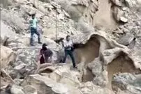 (ویدئو) رفتار بی رحمانه مسافران با جاذبه چند میلیون ساله هرمزگان