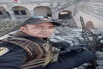 عکس/ سلفی جوان ‌عراقی در کنار آوار مزار تاریخی