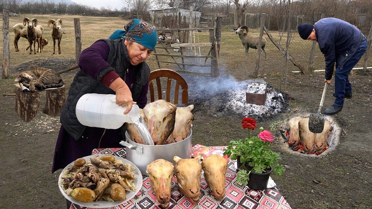 (ویدئو) 2 روش متفاوت بانوی روستایی آذربایجانی برای پخت و کباب کردن کله پاچه 