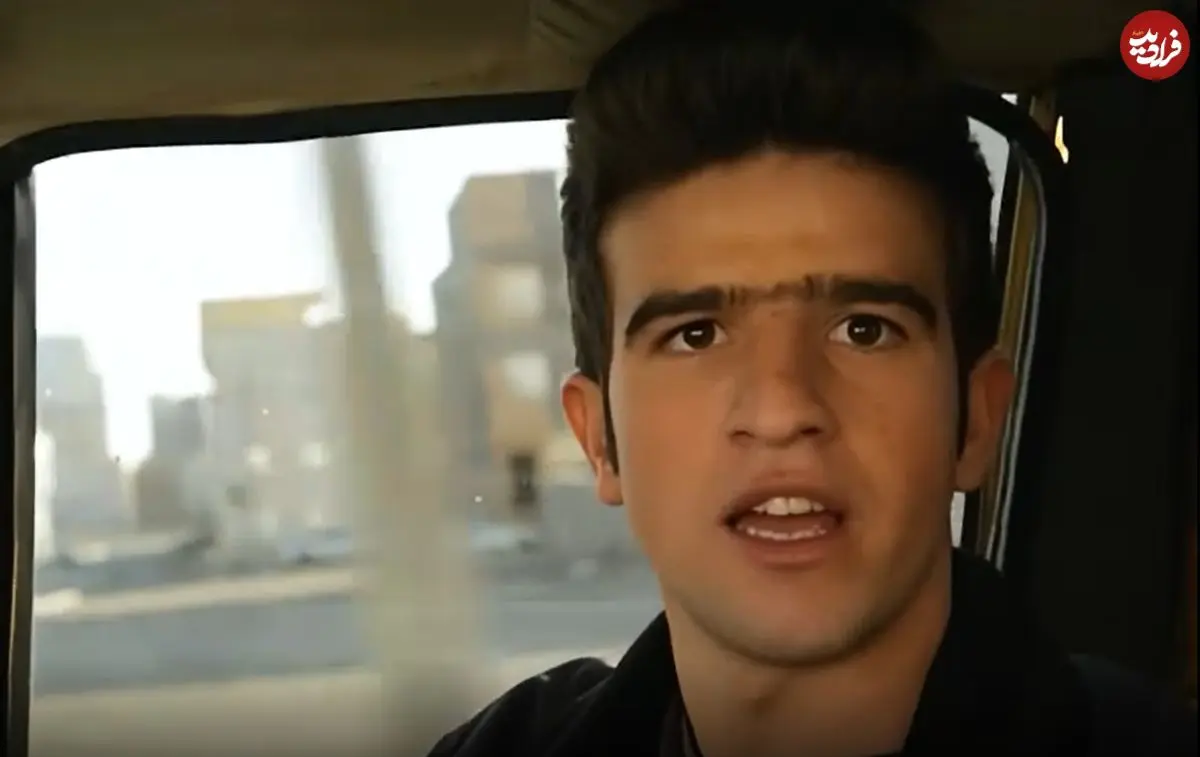 عکس| سفر در زمان؛ ژست «حامد» 12 سال بعد سریال آوای باران با سیگار در یک کافه