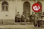 عکس| سفر زمان؛ تصویری از یک چایخانۀ بزرگ و زیبا در همدان؛ 140 سال قبل