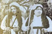 (تصاویر) سفر به عصر قاجار؛ از تئاتر زنان مردپوش تا ژست درویشی دختر شاه