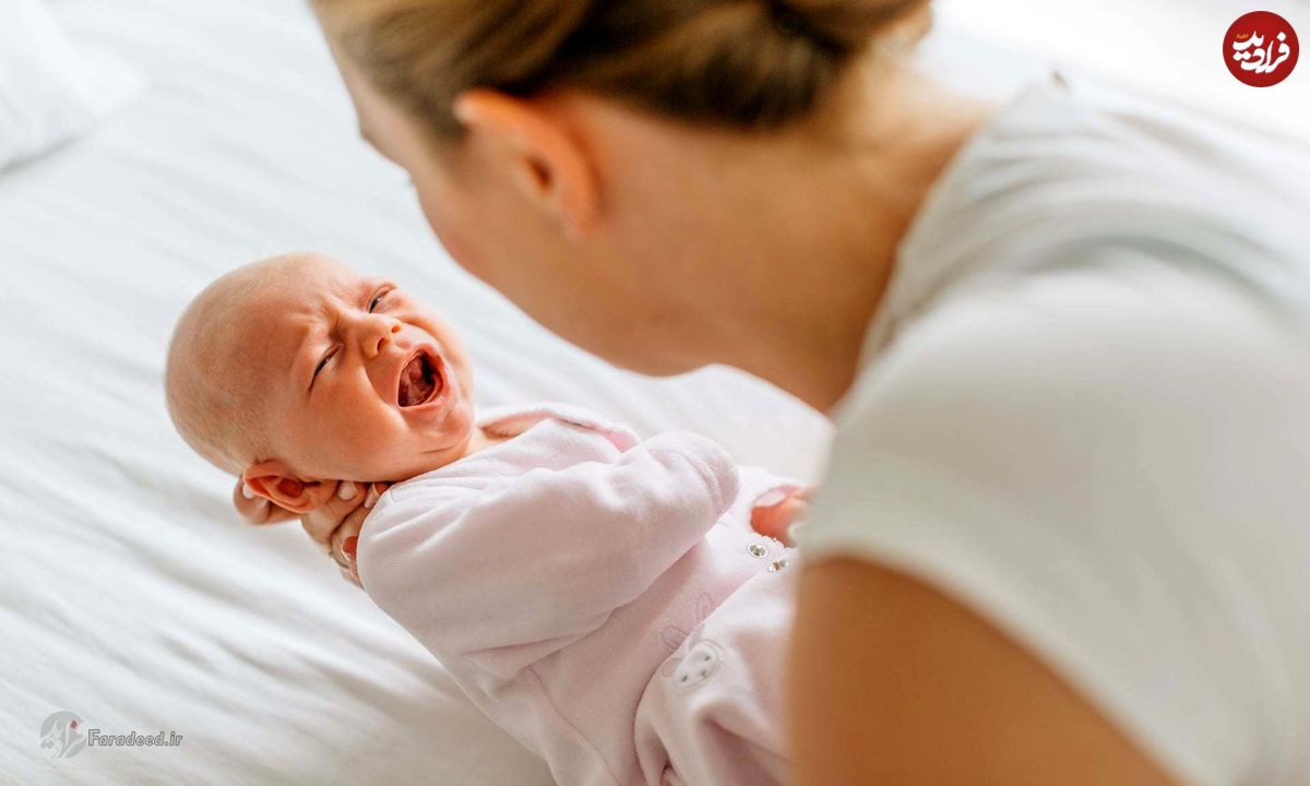 بگذاریم نوزاد گریه کند یا زود بلندش کنیم؟