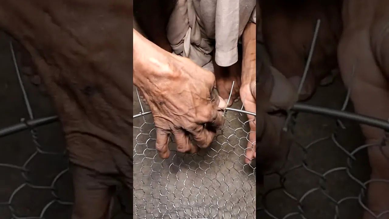 (ویدئو) مهارت شگفت انگیز این مرد پاکستانی در ساخت سبد سیمی فلزی!