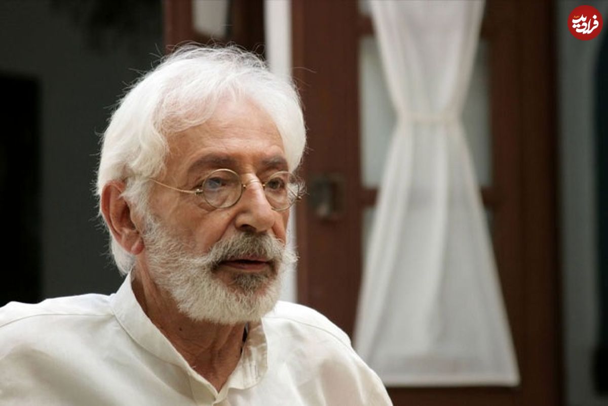 عکس؛ سفر به تاریخ؛ چهرۀ «جمشید مشایخی» در 28 سالگی روی صحنۀ تئاتر؛ دهۀ 40